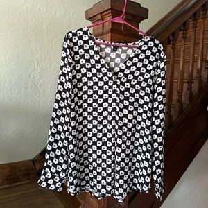 Black and white print Ann Taylor long sleeve top size L